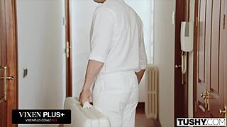 Bonni Gee Receives Anal Spa Treatment