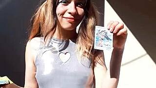 Bonneyuwu Shows Body in Cosplay Cards