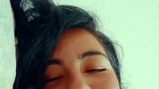 morena gostosa batendo siririca na buceta