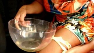 Webcam Girl Pees Outdoors In Public Amateur Show!