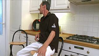 hey, wanna see an old cat dive into youthful 18+ territory?