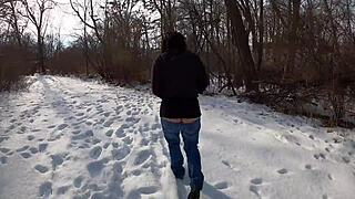 Whaletail Fetish Alert! Arctic MILF ASS Shines In Public!