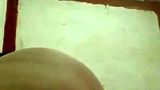 gordita touches herself in a casual solo session