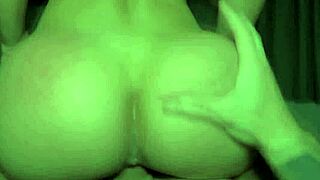 Milf gets assfucked in car during quickie outdoor.