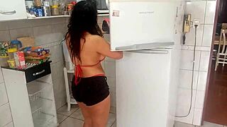 Sarah Rosa Makes Sexy Homemade Treat in Kitchen