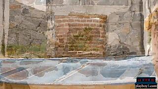 i strip natural brunette milf outdoor