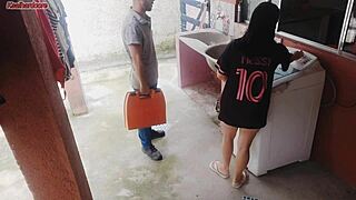 Dona de casa casada paga técnico com bunda