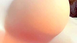 Loira Gostosa Teases with Sultry Solo Play in Private