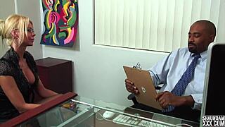 Please give me that big black cock job in the trailer 😏