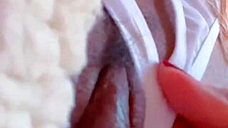 Loira Gostosa Teases with Sultry Solo Play in Private