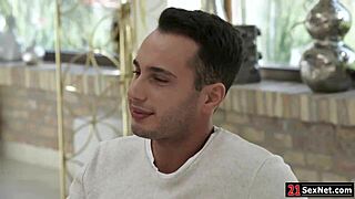 European girlfriend wants morning fuck