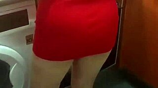 Desayunando la vagina de mi suegra en la cocina