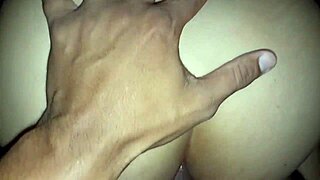 no creerás qué rico culo tiene esta vecina latina