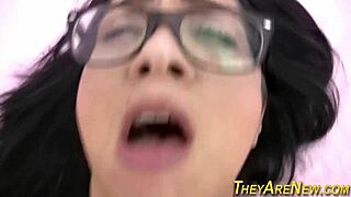 sucking teen latina cream in jeans until cumshot