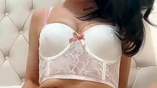 i am a teen american exchange student masturbating solo on webcam