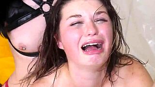 Slave's anal threesome