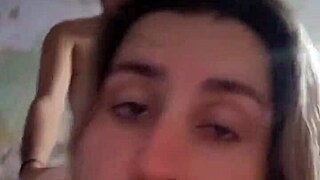 i love how those natural tits bounce in homemade video