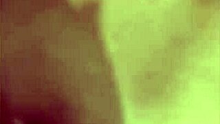 mi cuñada me provoca dejando la puerta abierta mientras se cambia me animo a entrar y me recibe como toda una putita