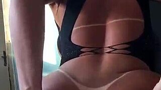 Modelo dando las nalgas http tmearn com eb0uwg