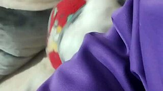 ruiva safada brincando com marido chama vizinho pra depilar buceta