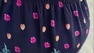 Teasing a Curvy Mature in Tight Skirt on Lima Streets