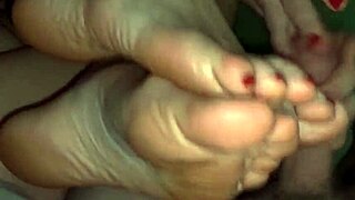 Foot fetish milf fucked with sexy feet 😉