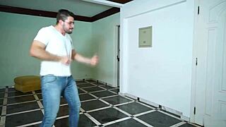 transex loira faz rapaz mamar 😏