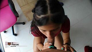 finjo un dolor y le muestro el culo a mi hermanastro para que me folle historia completa