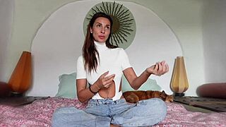 Roxy fox explains foreskin vs circumcised penises in detailed tutorial