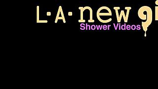 Radiant teen blonde, enjoy that sensual bath with your aunt!