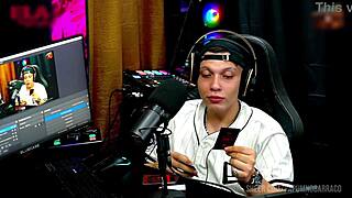 bi mejia colocou os peitos pra fora e pediu pro ruan apertar eles bem gostoso ela ficou molhada e gemendo de tesao papum no barraco