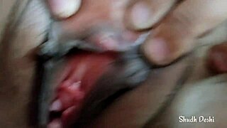 Sali Ne Dala Chut Mein Kela Jija Ne Bhi Kele Se Choda