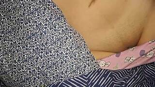 La Mujer De Mi Tío Me Mandó Esto Mientras Yo Estaba En El Cuarto De Al Lado.