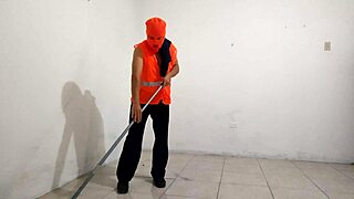 Hospital nurse flirts with janitor in real workplace video