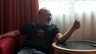 Entrevistando a Memo Inclan with Big Natural Tits