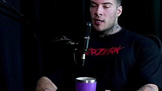 Rafinha shows tits in public casting