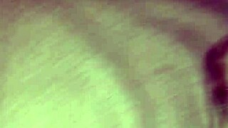 Masturbándose con dildo anal puesto y vibrador adelante