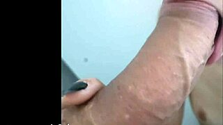 i watch the novinha sucking my cock in this hot blowjob session