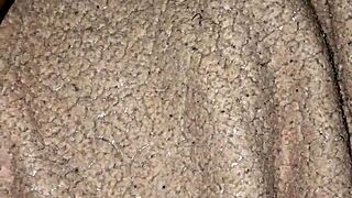 Masturbándose con dildo anal puesto y vibrador adelante