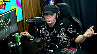 Victoria Camargo strips sensually, arousing Ruan in the podcast