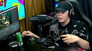 Victoria Camargo strips sensually, arousing Ruan in the podcast