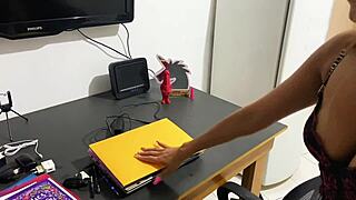 I explore the new apartment and masturbate to a cumshot at the end