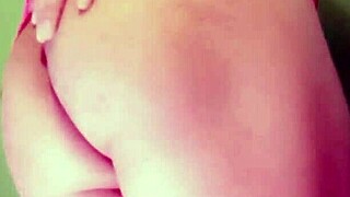 Maddy Diamond runkkaa persettään banaanilla