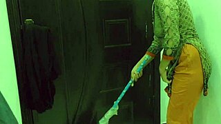 beautifull pakistani maid first time anal