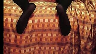 The skinny horny amateur girl started moving her body in rich sensual ways during the amateur session.