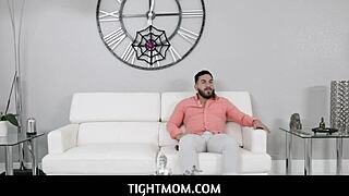 tightmom stepsis wants to be the best for blowjob fantasy