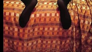 The skinny horny amateur girl started moving her body in rich sensual ways during the amateur session.