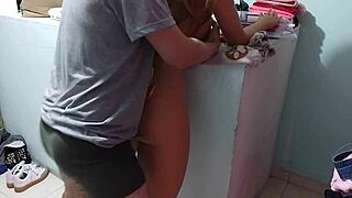 Navidad a solas con mi hijastra engañando a mi esposa con mi hijastra en su habitación.