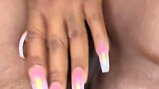 Homegirls send juicy pussy vids!