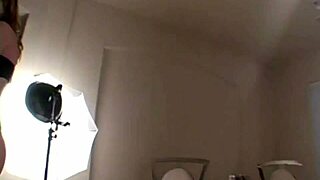 Watch blonde amber wiggle that perfect ass?